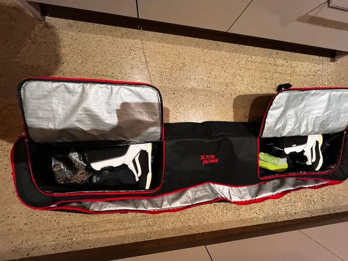 Women's Burton Social Snowboard Complete Package. Board, Bindings, Vans Size 5 Board Boots and Wheeled Bag. Barely Used - Image 3