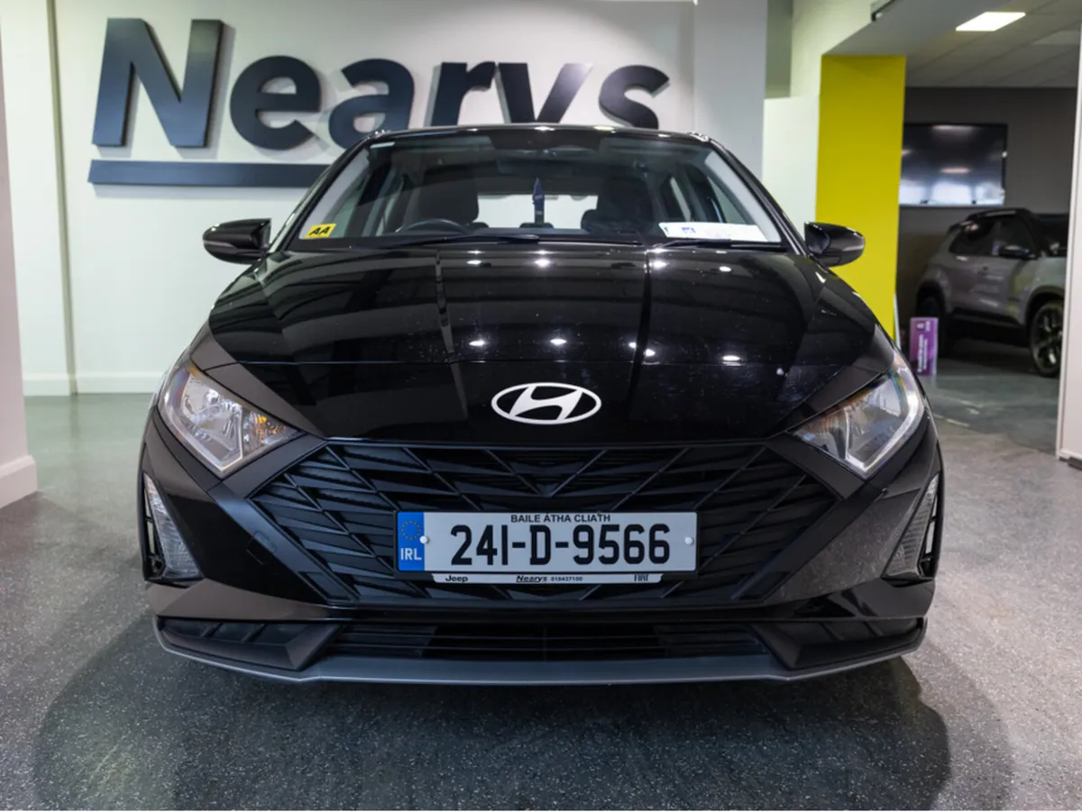 Hyundai i20 PETROL 5DR - Image 2