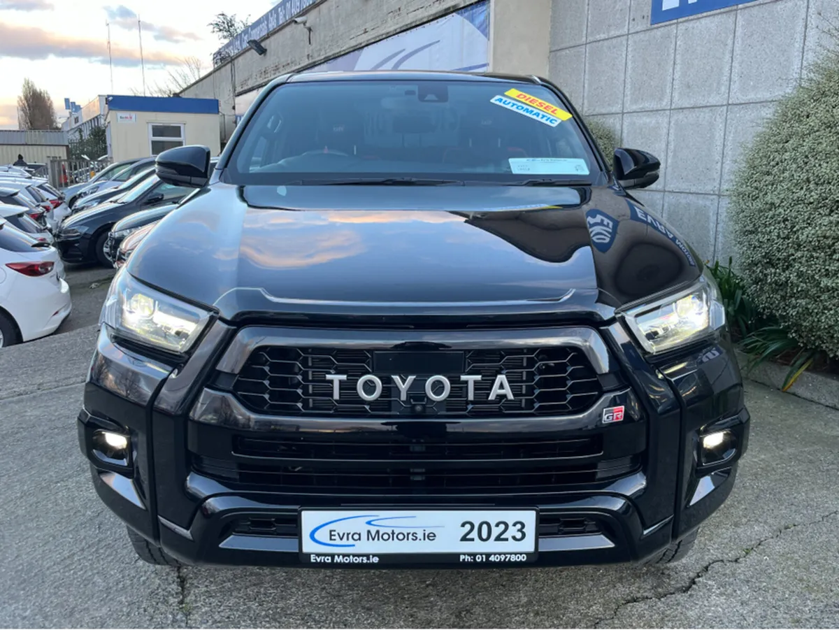 Toyota Hilux GR SPORT AUTOMATIC 2.4 DIESEL //LOW M - Image 2