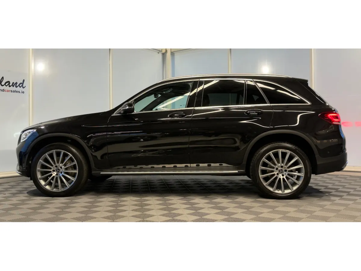 Mercedes-Benz GLC 300 AMG LINE PREMIUM - Image 2