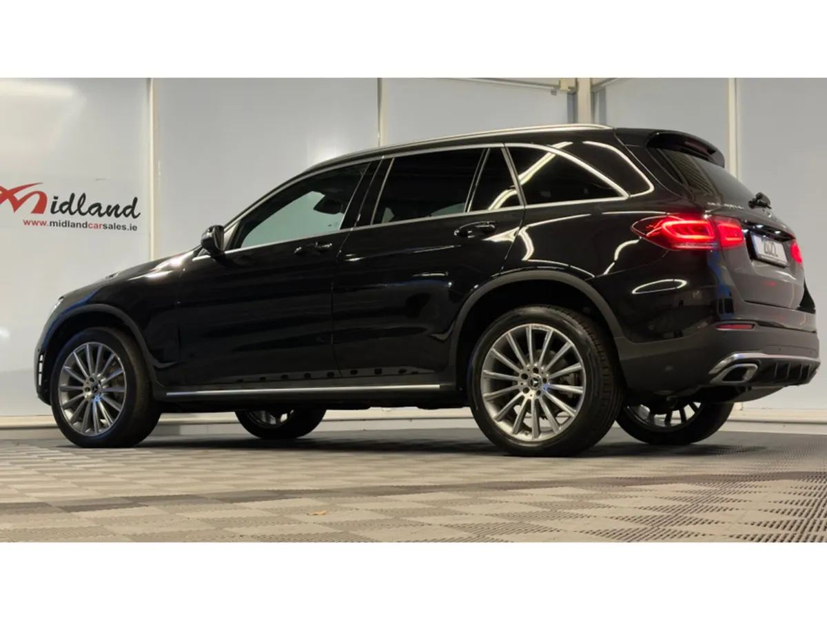Mercedes-Benz GLC 300 AMG LINE PREMIUM - Image 3