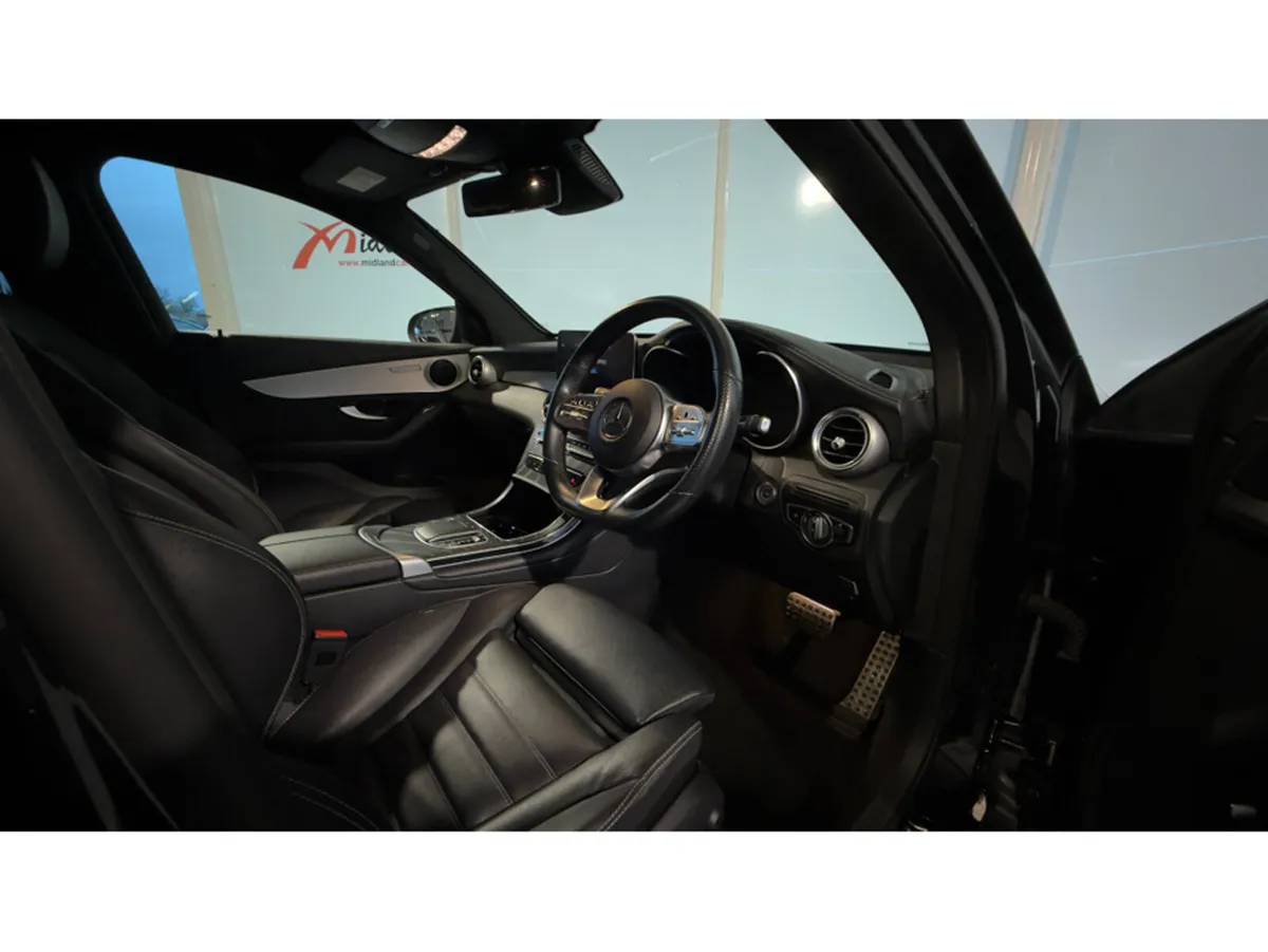 Mercedes-Benz GLC 300 AMG LINE PREMIUM - Image 4