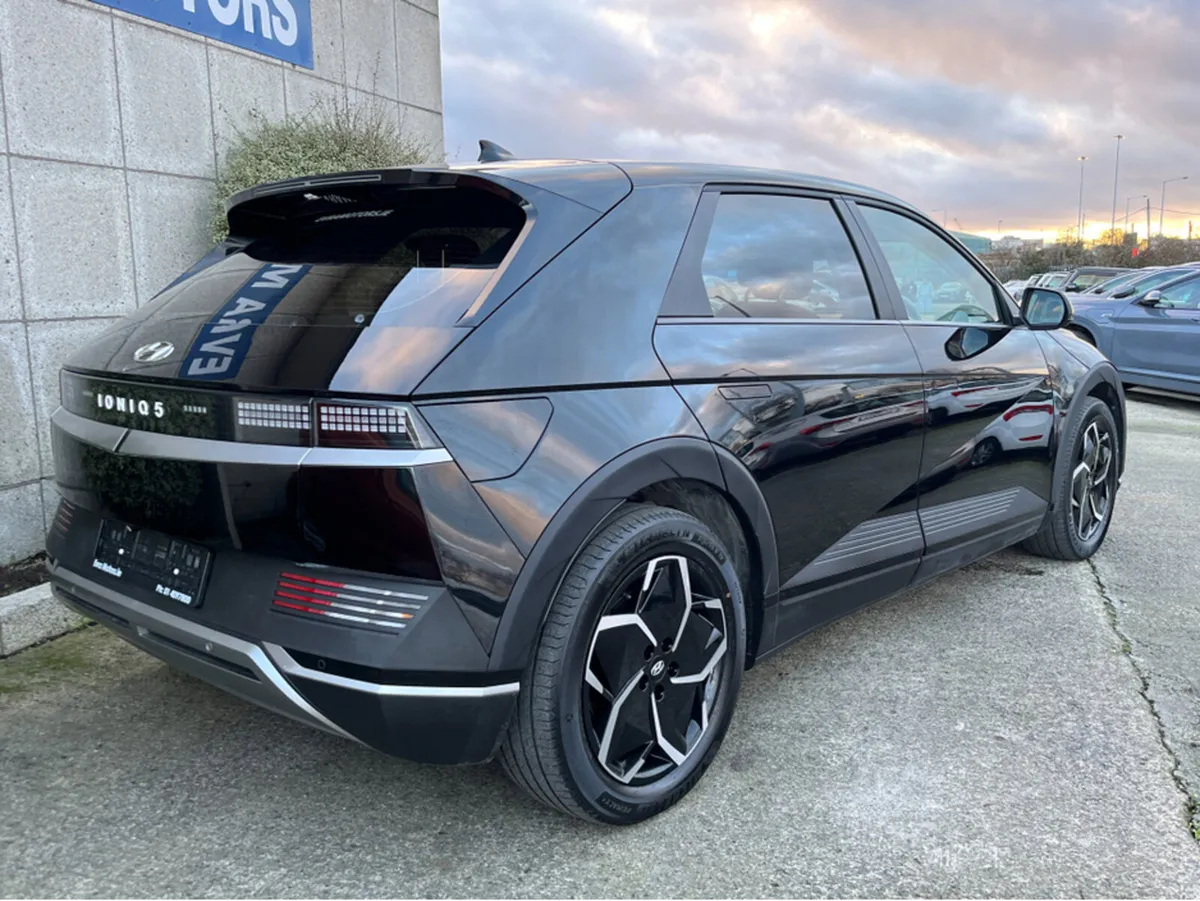 Hyundai IONIQ 5 EXECUTIVE 58KW //HEATED SEATS AND - Image 4