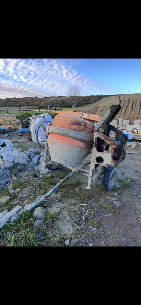 Towable 3 bag cement mixer - Image 1