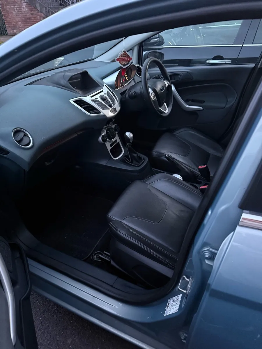 Ford Fiesta 1.2 petrol - Image 2