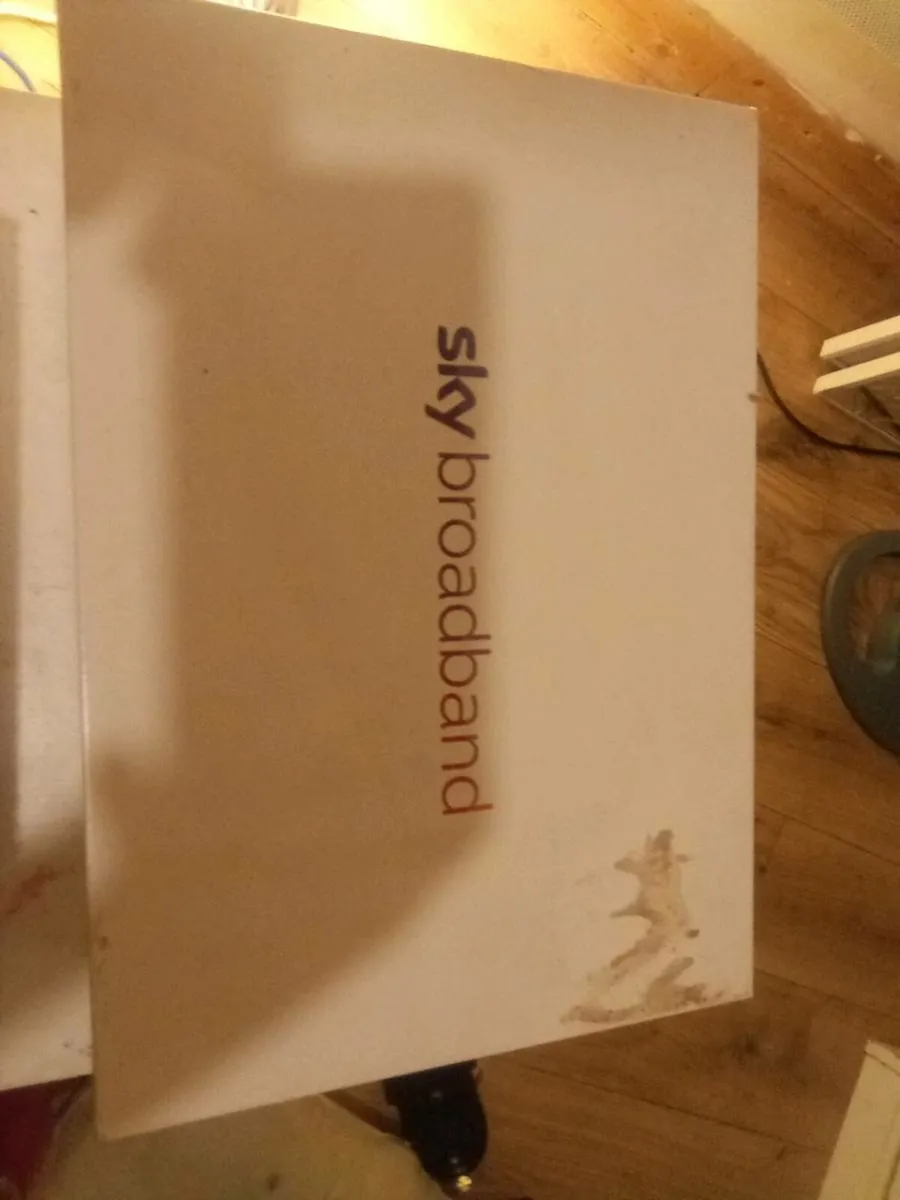 Sky broadband and hub - Image 1