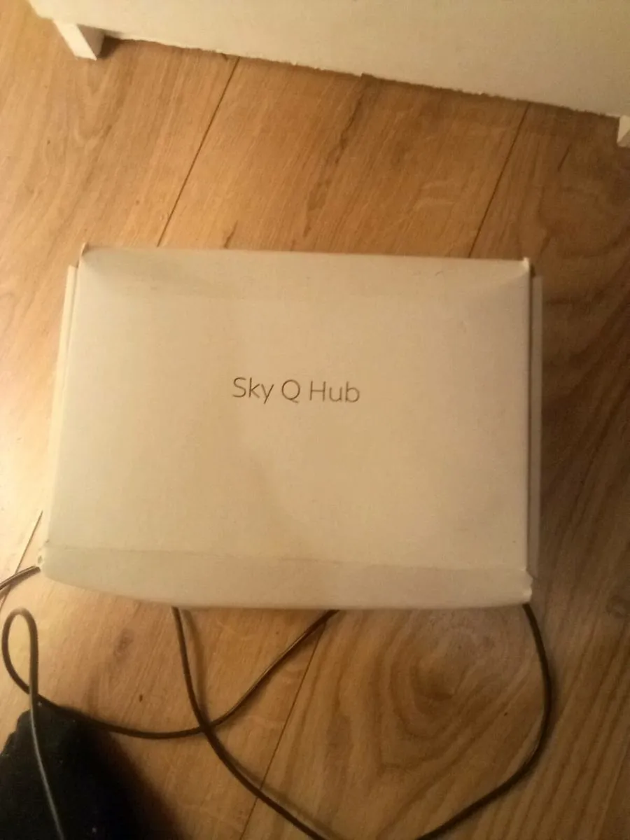 Sky broadband and hub - Image 4