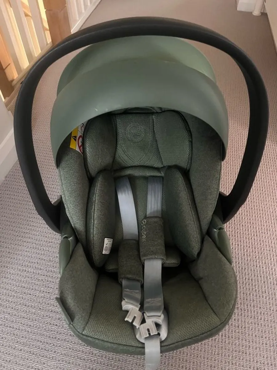 Cybex Cloud T - Rotating Car Seat - Rain Cover and Adaptor - Image 2