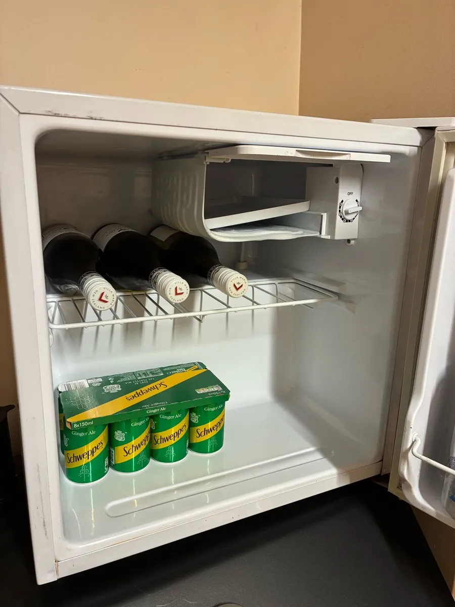 Small refrigerator - Image 1