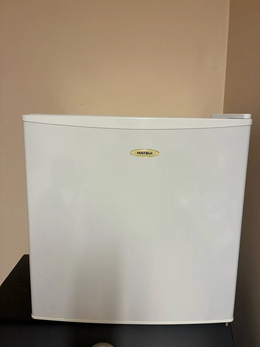 Small refrigerator - Image 2