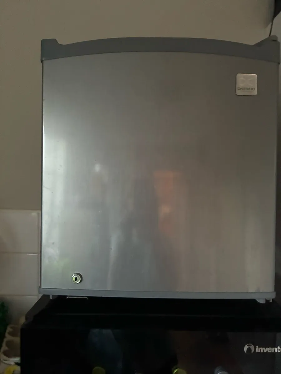 Small refrigerator - Image 3