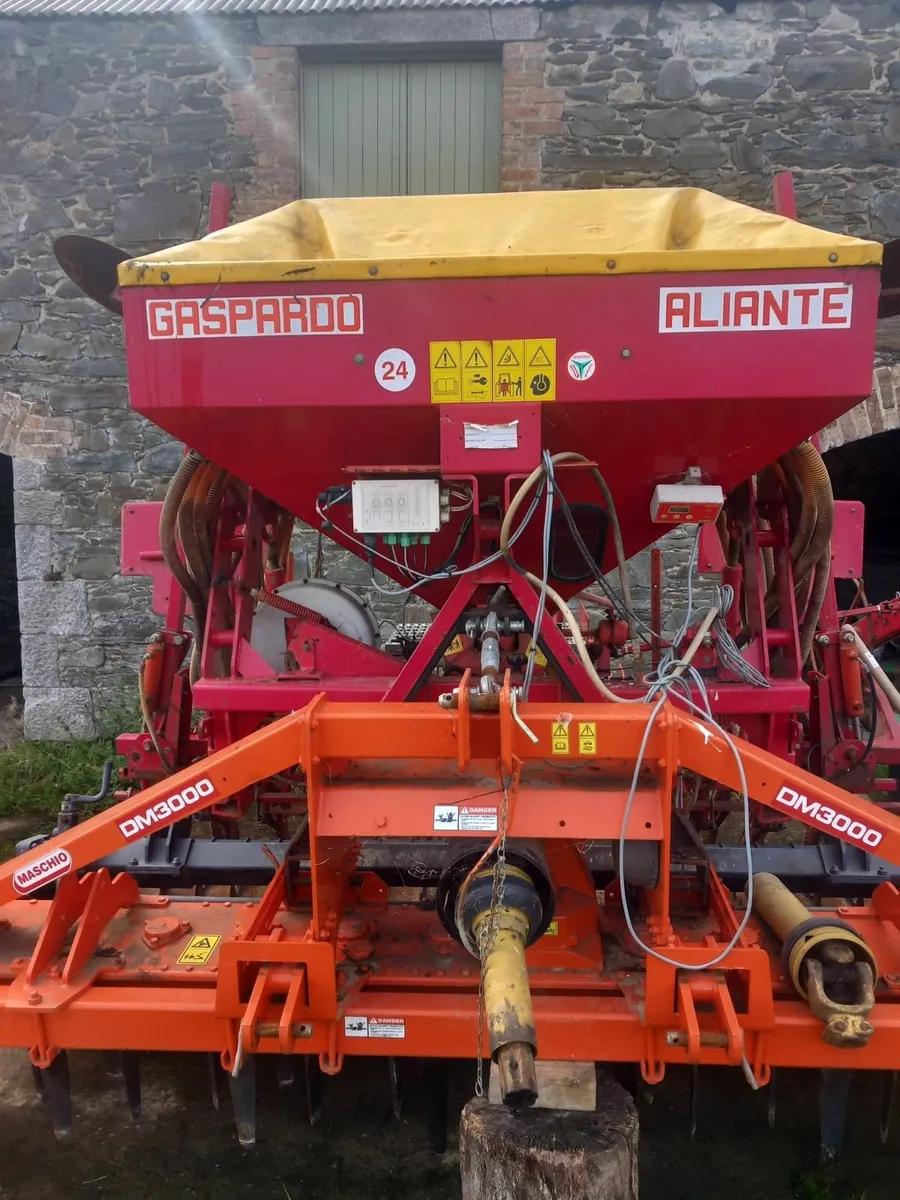 Seed drill - Image 2