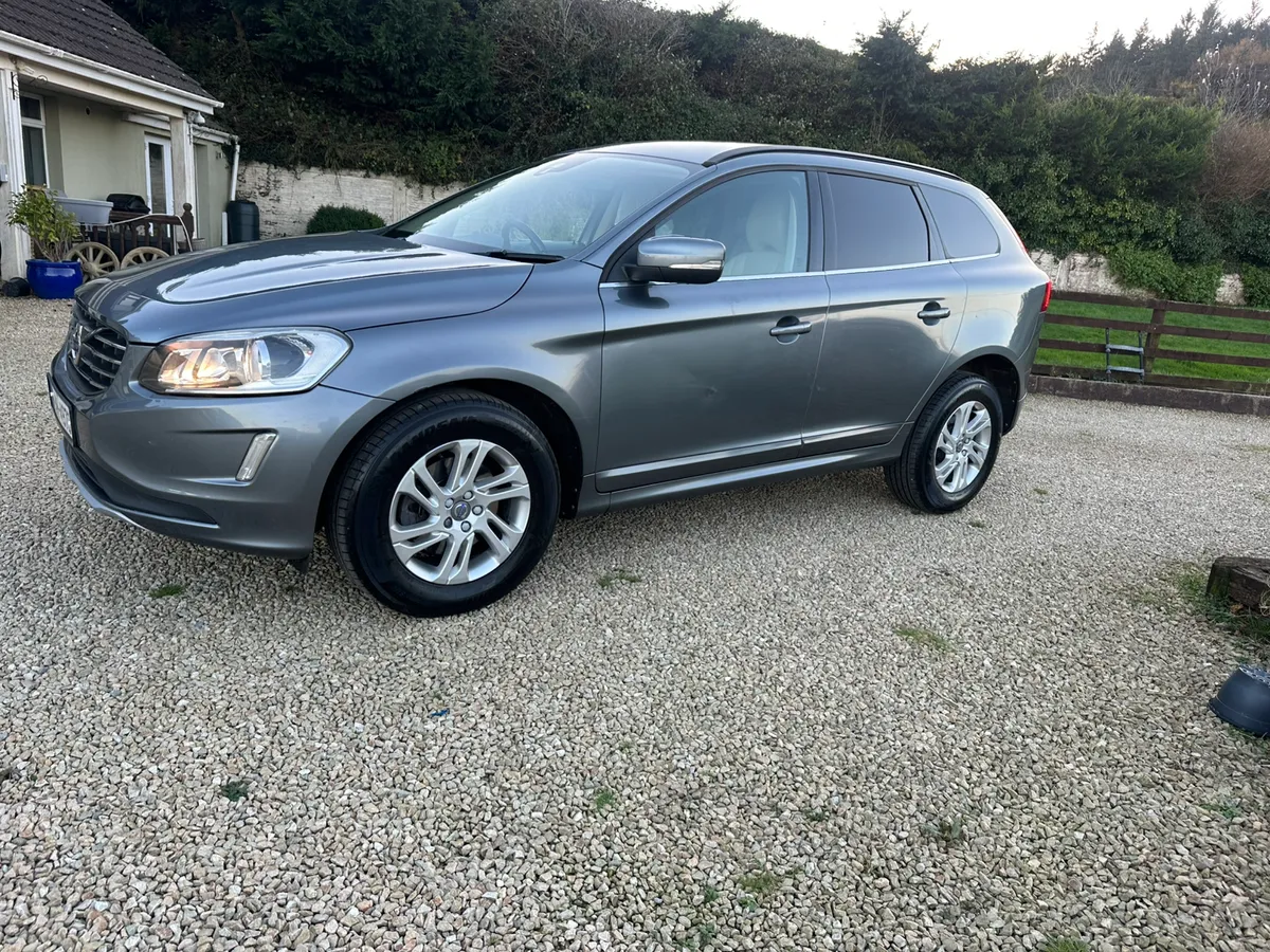 Volvo XC 60 2.0 2 Wheel Drive . 2017 Great Jeep - Image 4