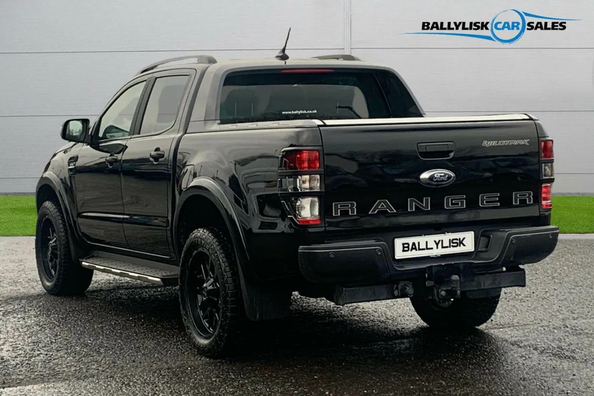Ford Ranger 2.0 213PS Wildtrak Auto 4WD in Black w - Image 2