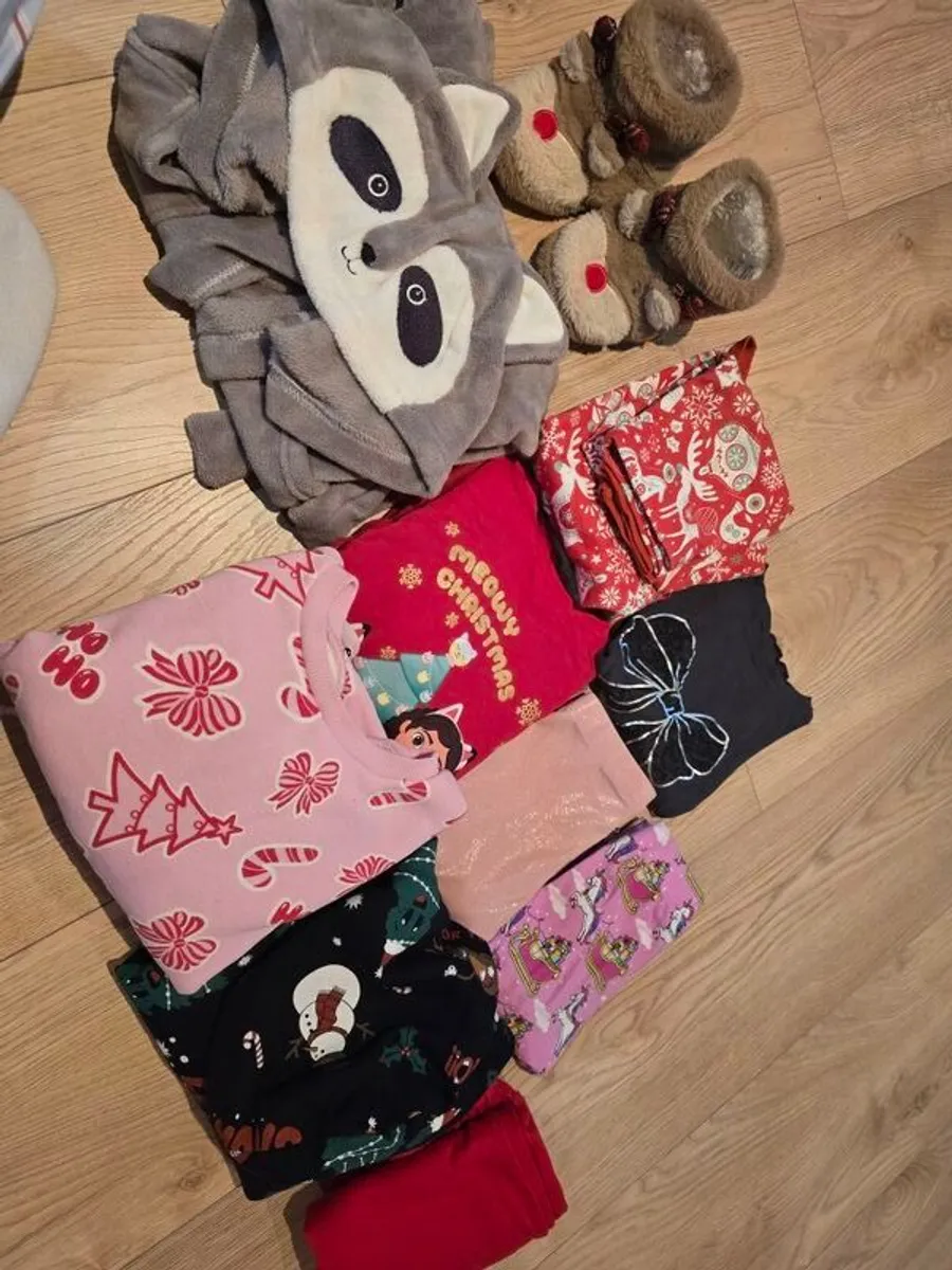 Xmas clothes bundle 4 to 5 - Image 4