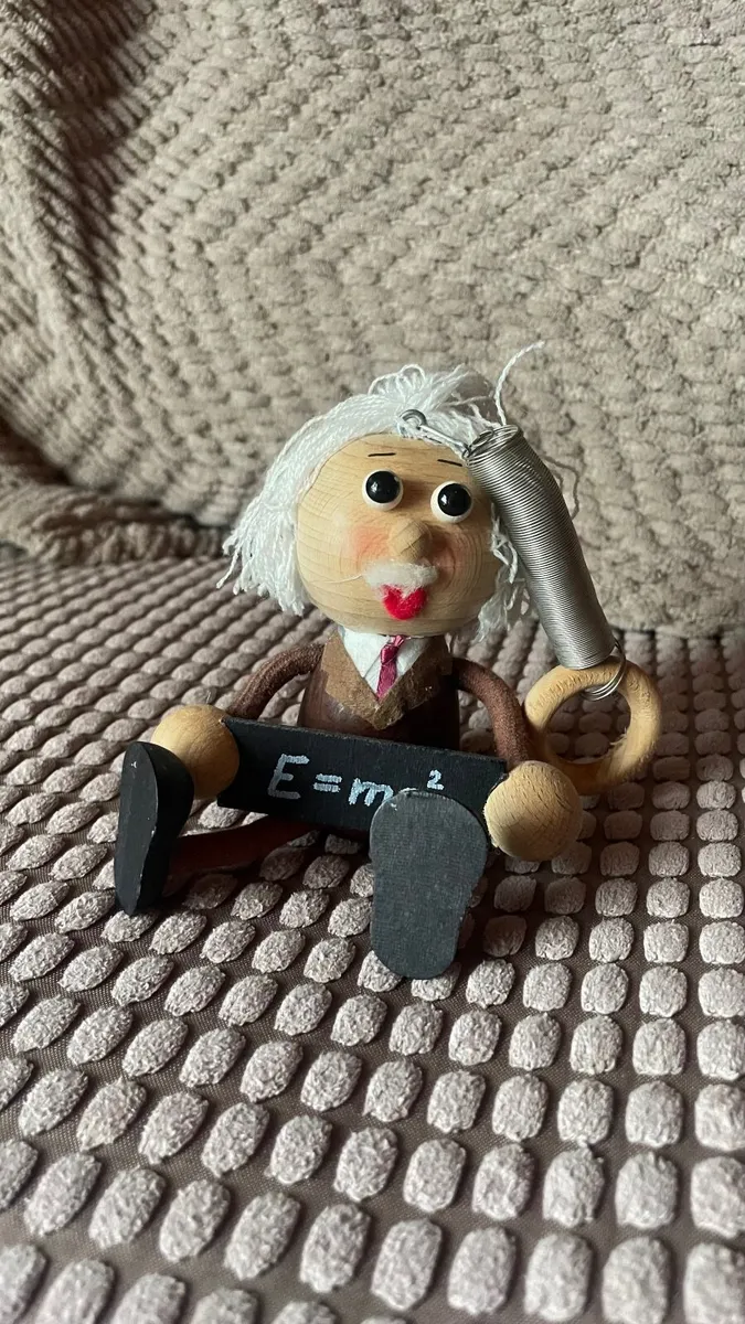 Small Einstein - Image 1
