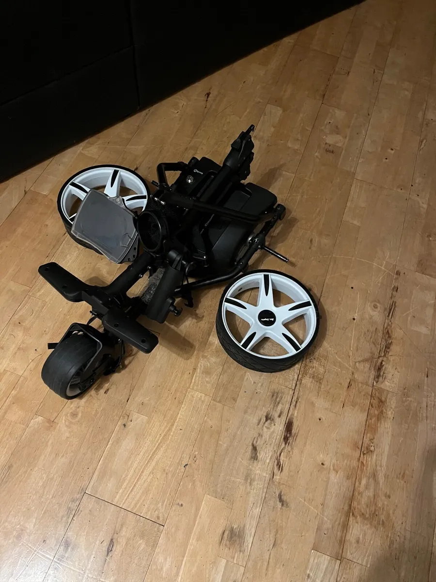 Golf equipment - Image 3