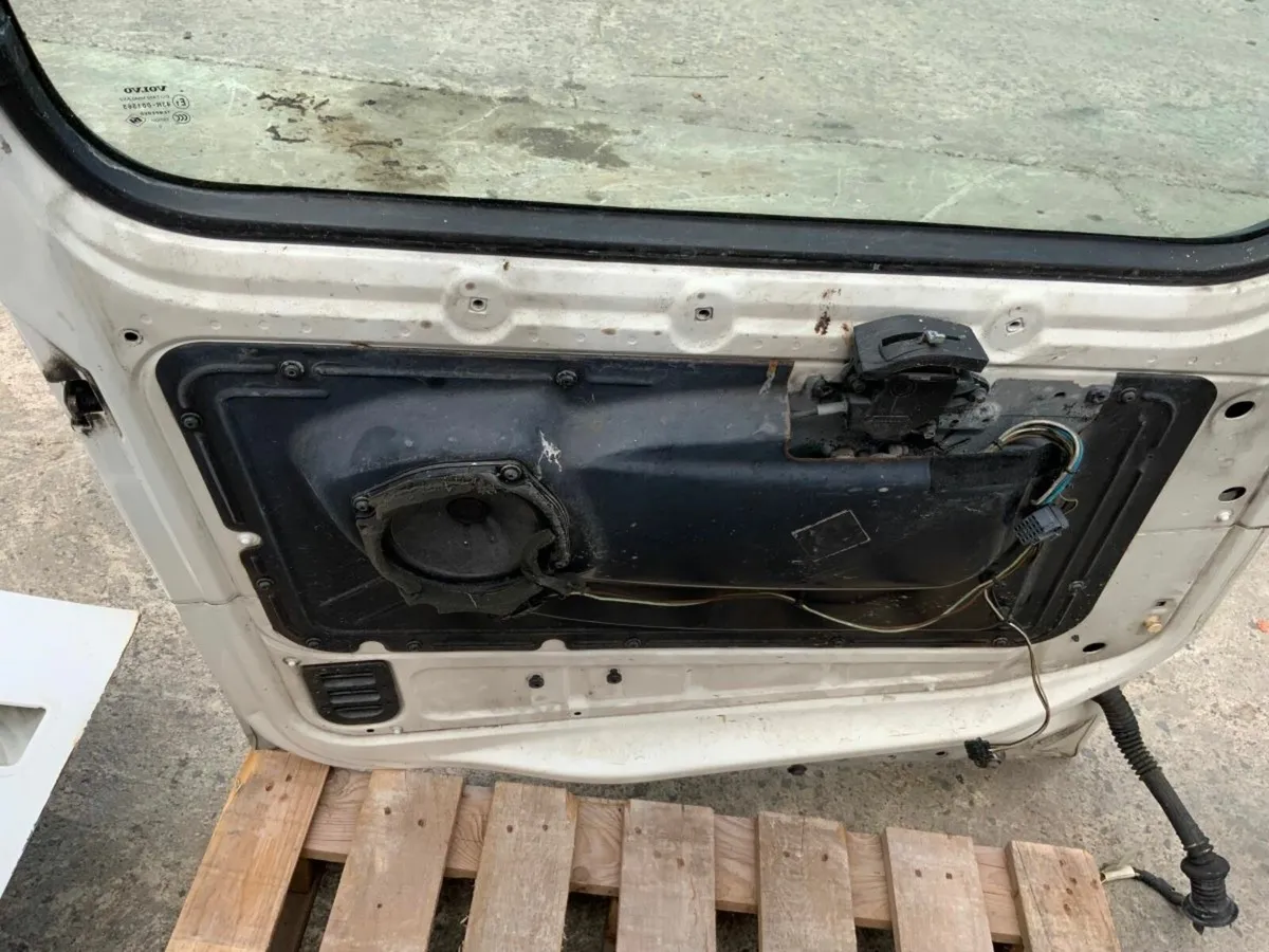 Volvo FH DRIVER / PASSENGER DOORS........VERSION 2 - Image 3