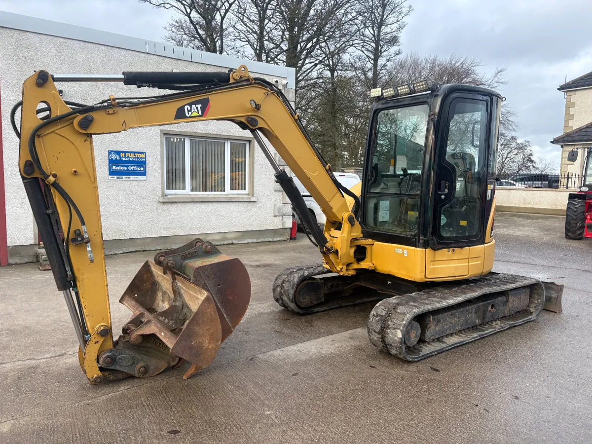 CAT 304.5 CR (4 TON MINI DIGGER) - Image 1