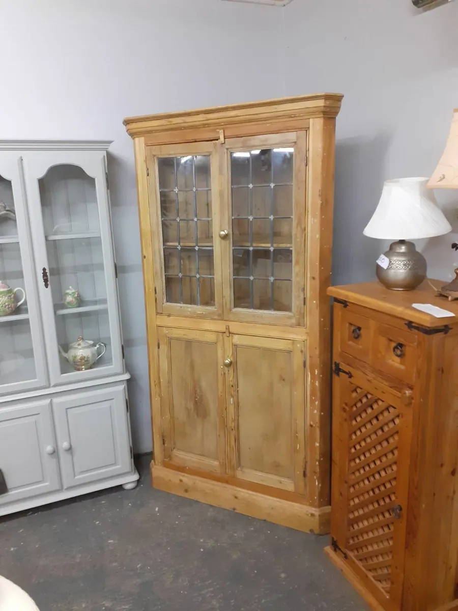 19th century Irish pine corner kitchen dresser - Image 1