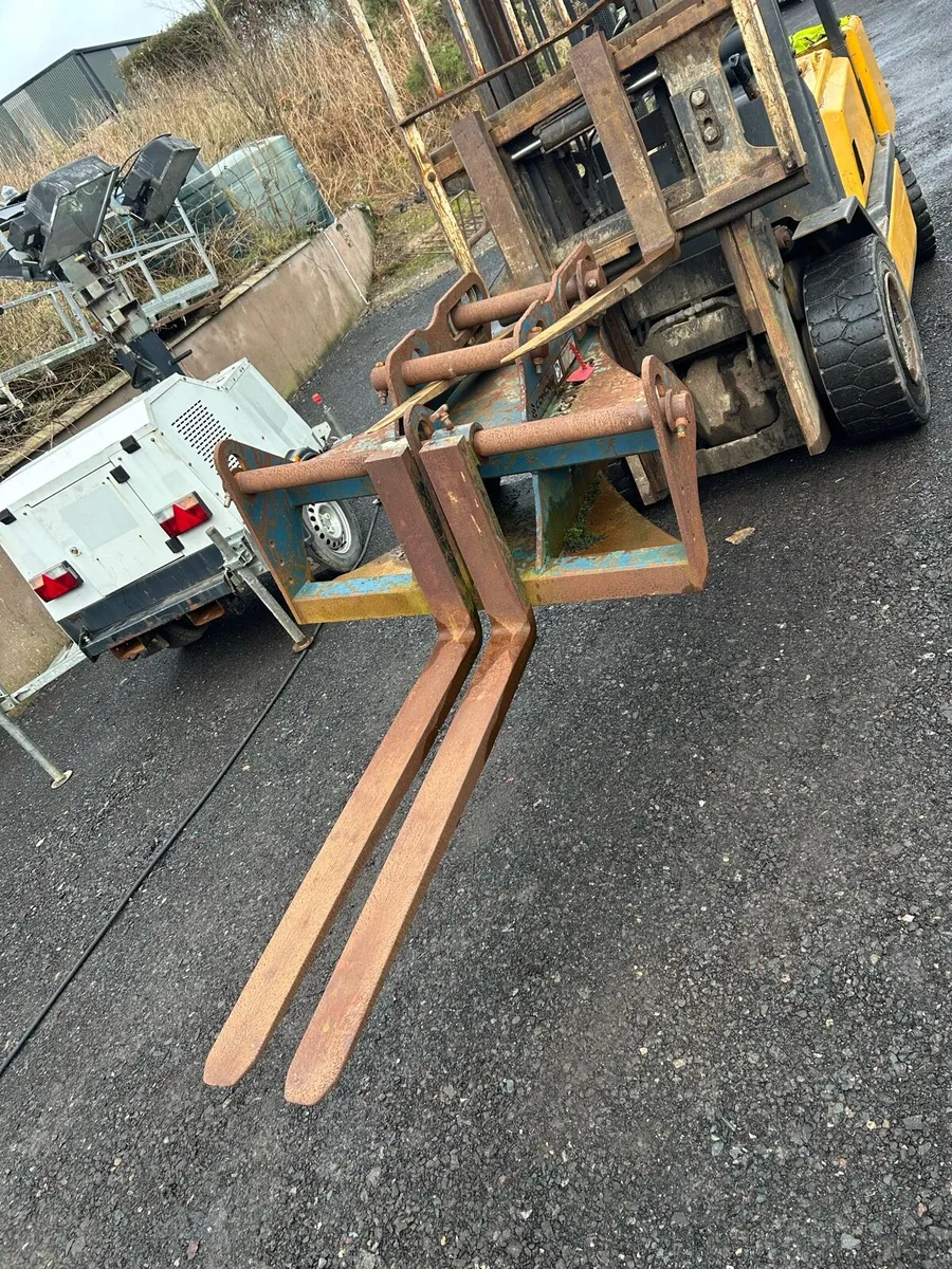 Pallet forks to suit 13 / 20 Ton excavator 65mm - Image 1
