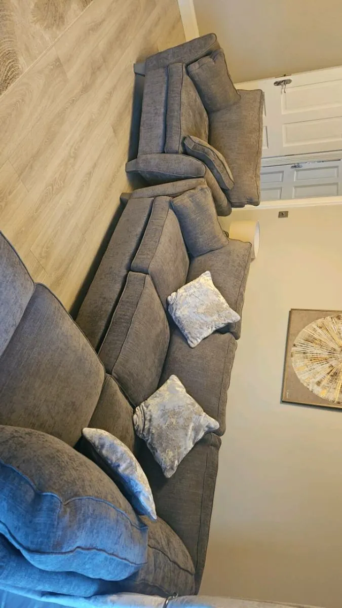 Corner couch & armchair - Image 1