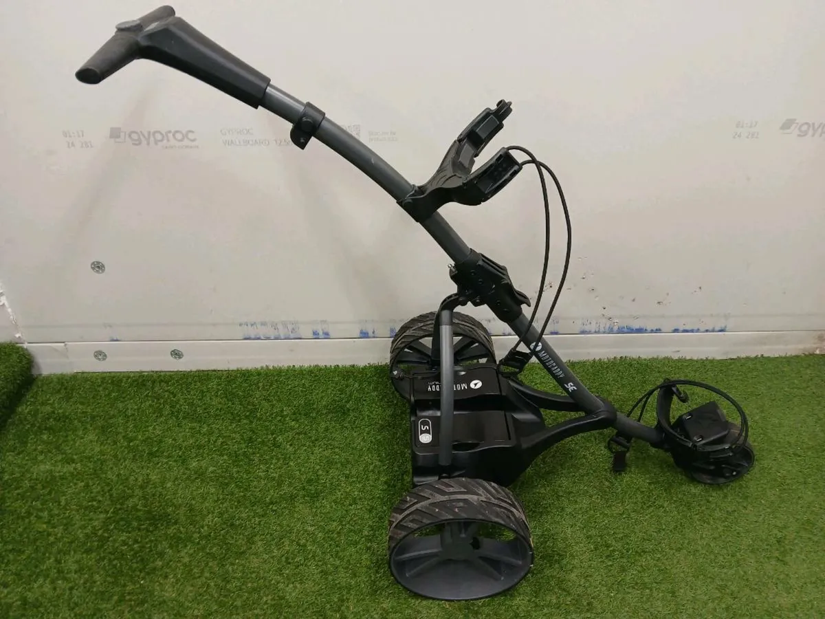 Motocaddy SE at Golf Concepts FREE delivery - Image 3