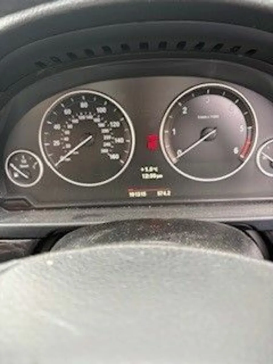 BMW 5-Series 2012 - Image 2