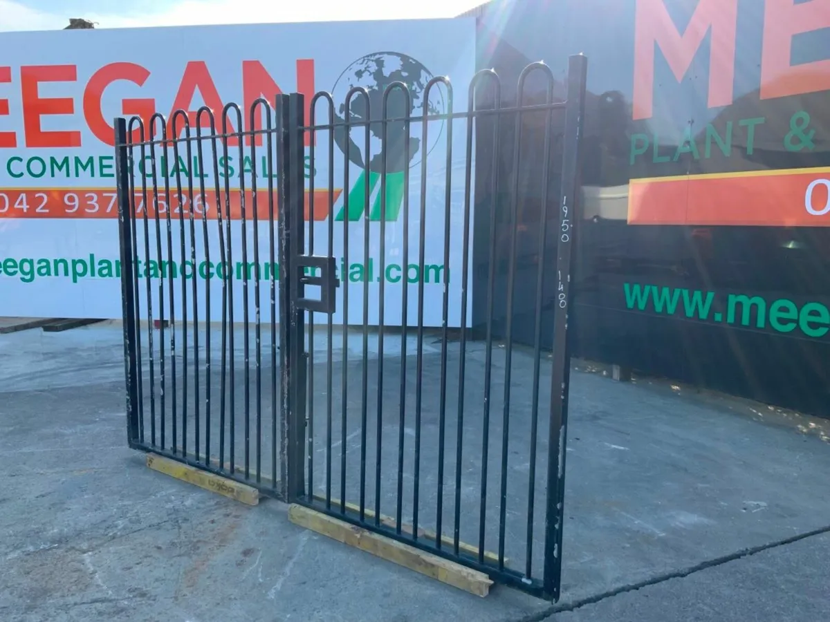 3.0mts GALVANISED/ COATED ENTRANCE GATES..1900 - Image 2