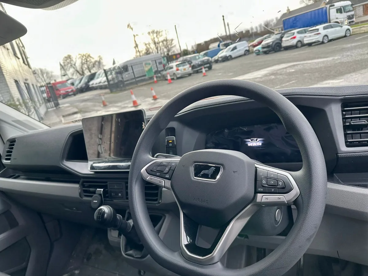 MAN TGE 3.140 MWB High Roof *Ex Demo* - Image 4