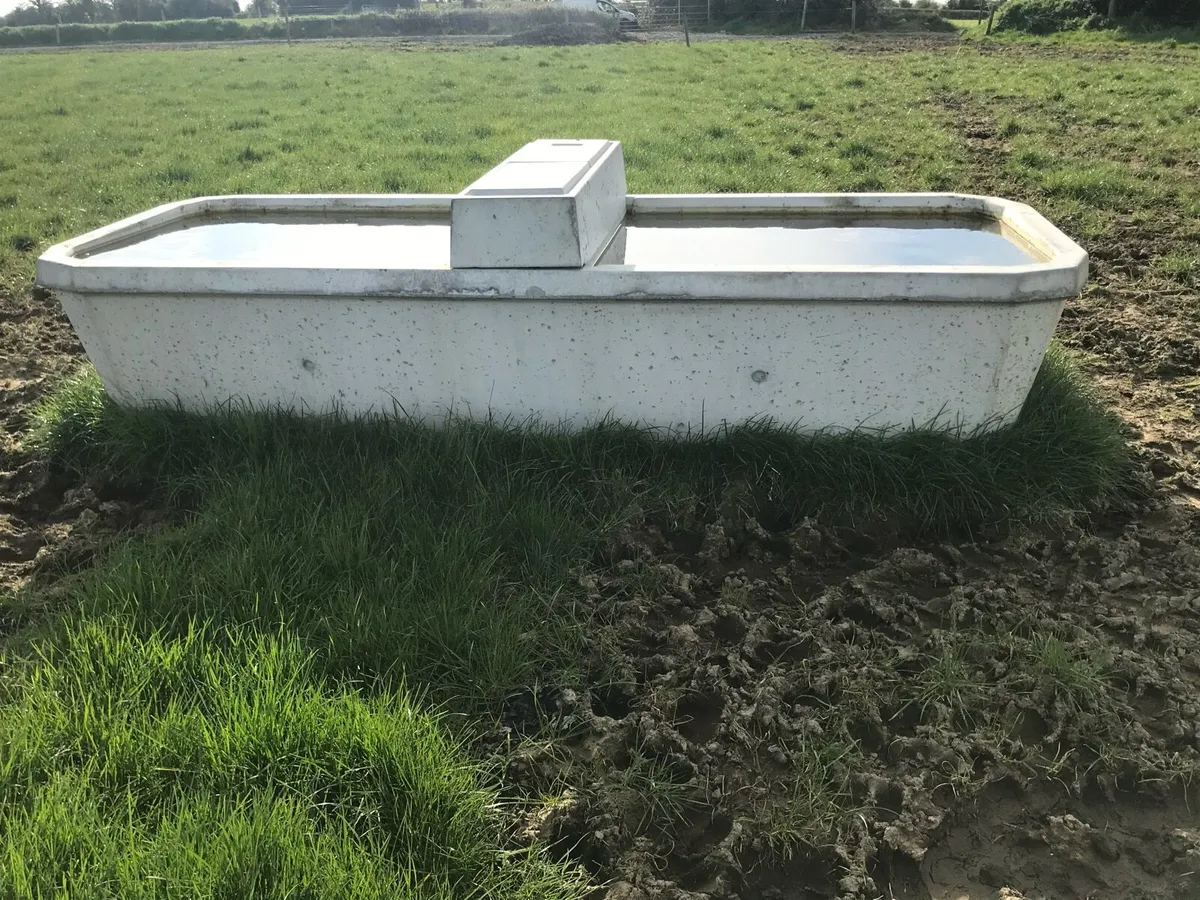 Concrete drinking troughs - Image 2
