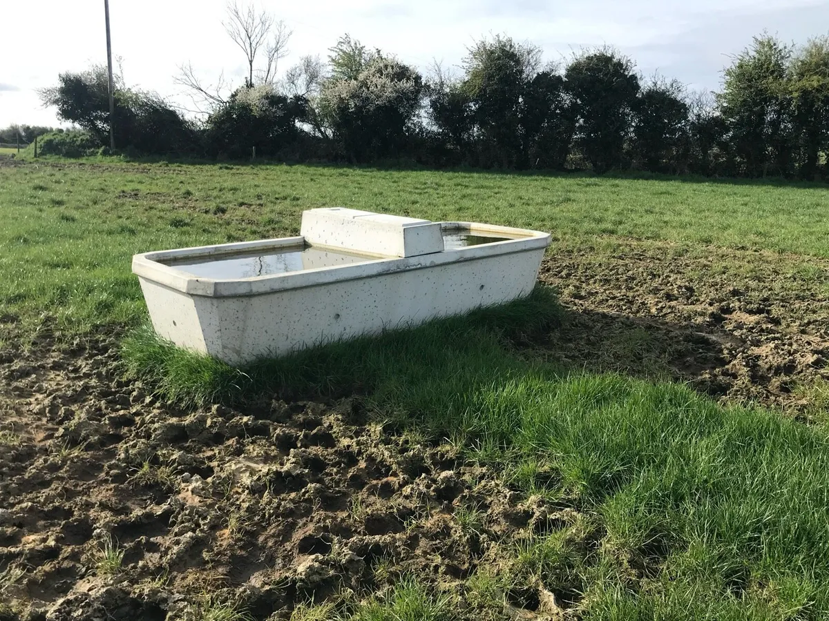 Concrete drinking troughs - Image 3