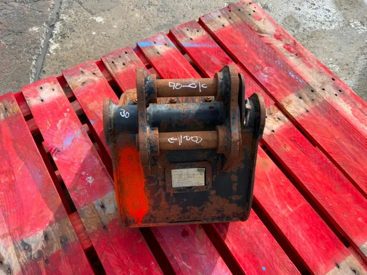 12" MINI DIGGER BUCKET....30mm PINS.....950 - Image 2