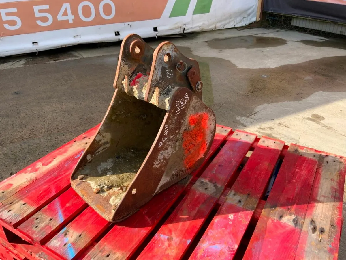 12" MINI DIGGER BUCKET.....30mm PINS.....RHIN. - Image 1
