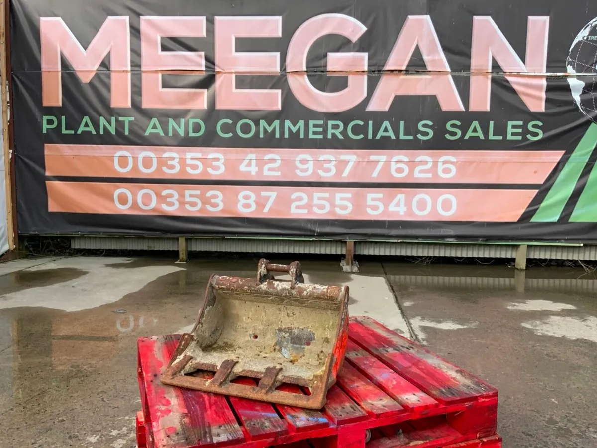 24" MINI DIGGER BUCKET......30mm PINS........30305 - Image 1