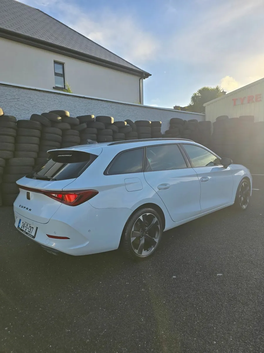 Cupra Leon 2024 SP 1.5ETSI 150HP DSG - Image 2