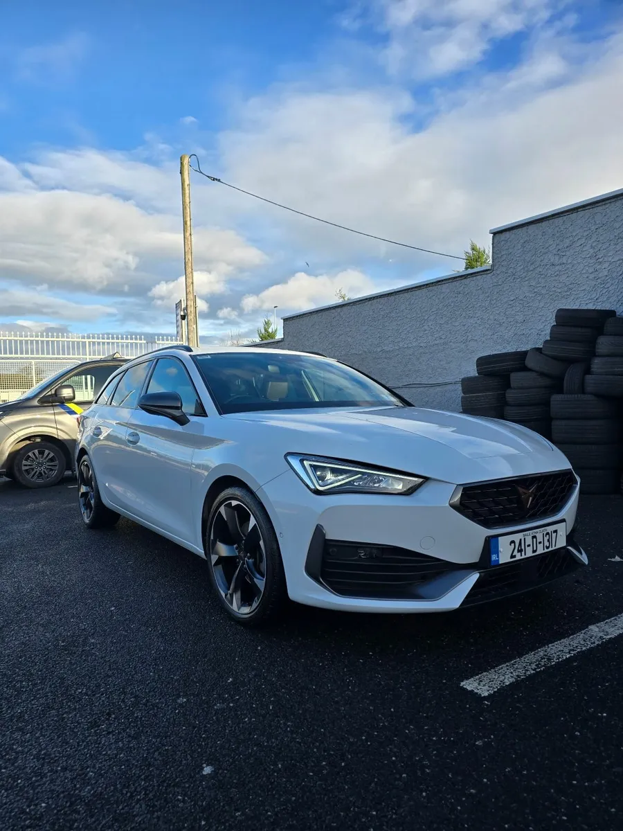 Cupra Leon 2024 SP 1.5ETSI 150HP DSG - Image 4