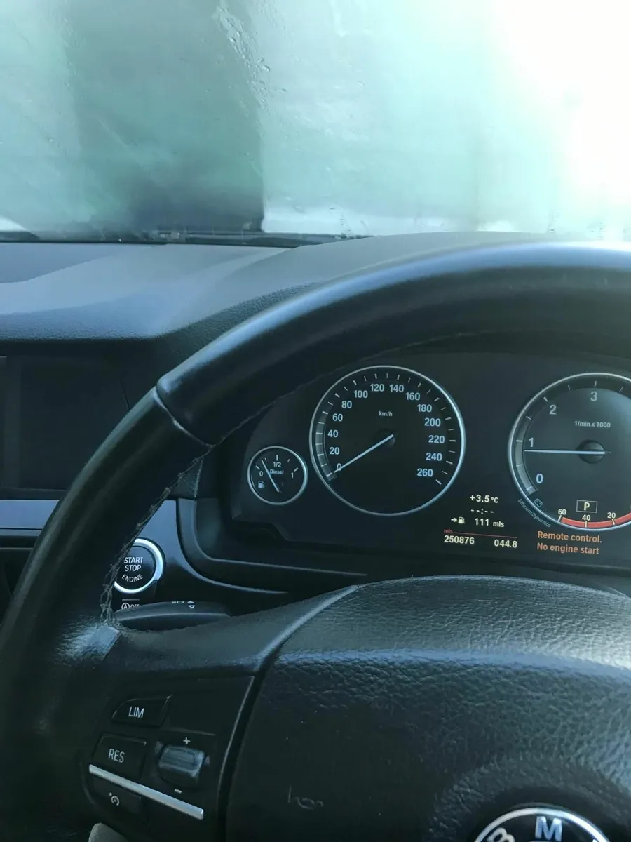 BMW 5-Series 2012 - Image 2