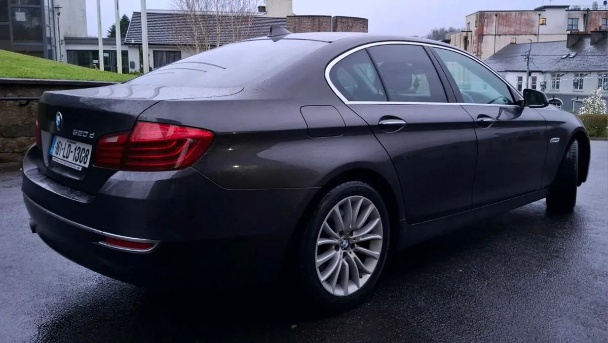 BMW 520 D manual luxury model (2016) - Image 4