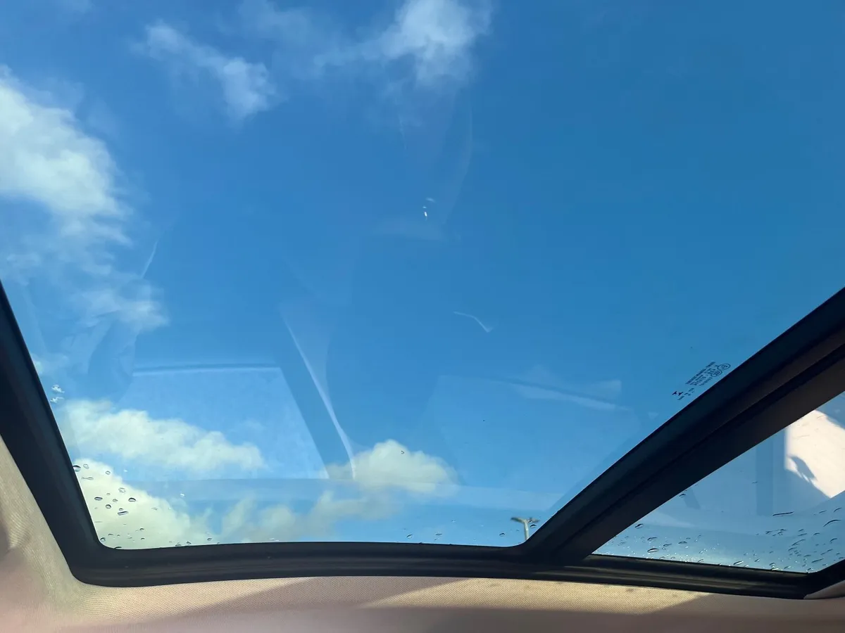 Volkswagen T-Roc 2018 - Image 2