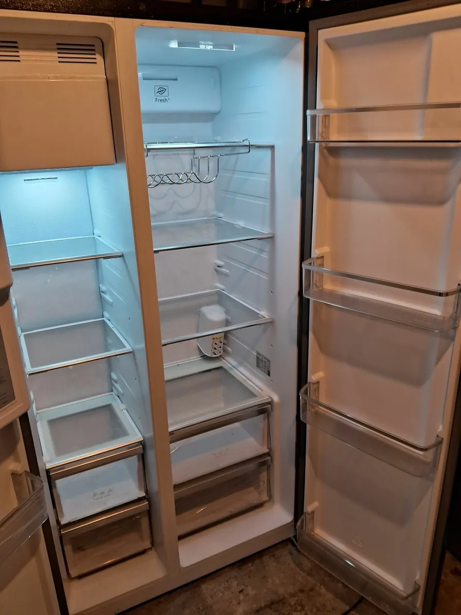 EX DISPLAY BRAND NEW AMERICAN FRIDGE AND FREEZER - Image 3