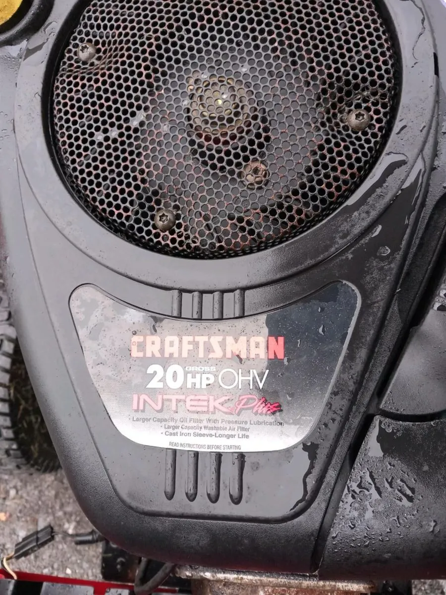 20 horsepower o.h.v briggs and Stratton engine - Image 1