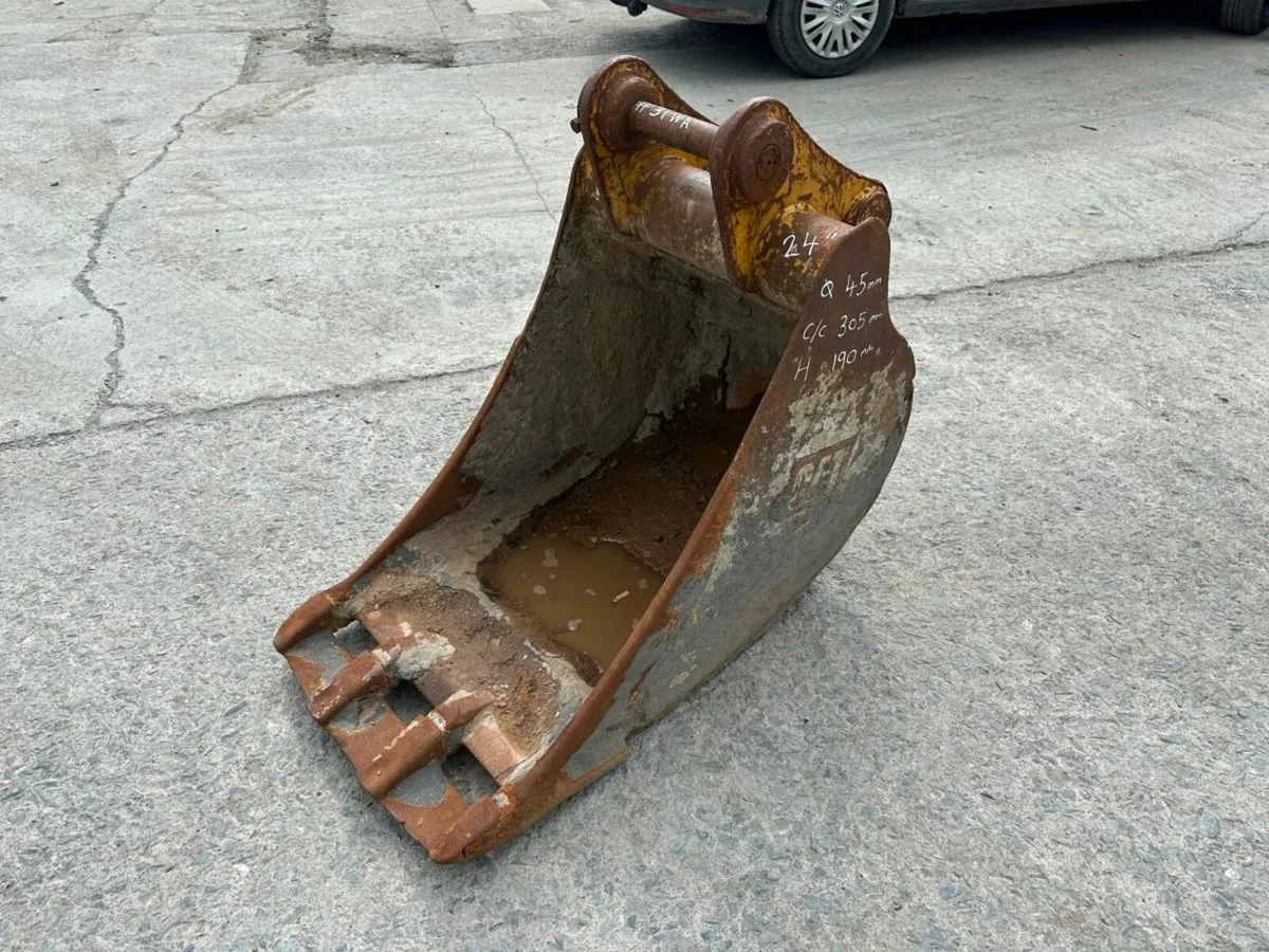 ** 24"... CAT ...BUCKET.... 45MM ..... 31 WA ** - Image 1