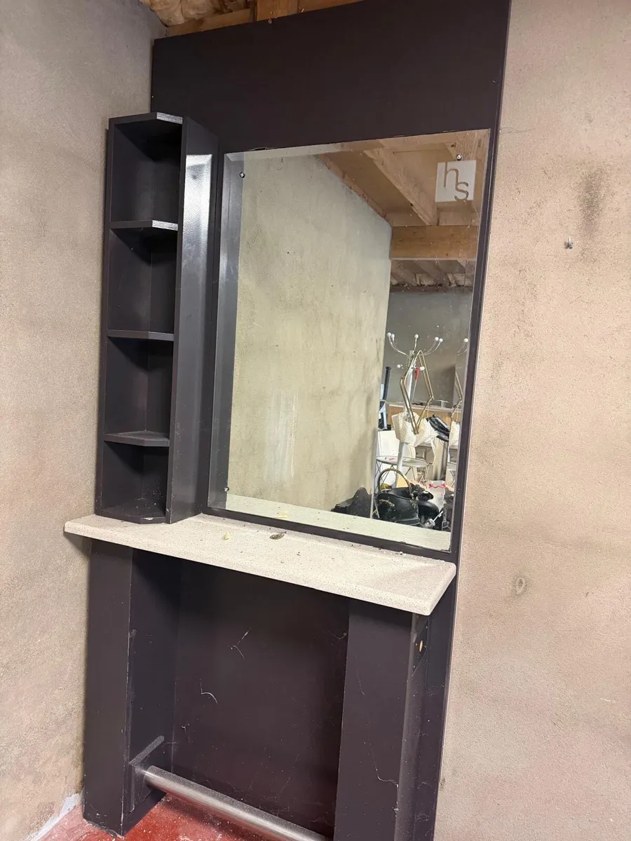 Hairdresser unit - Image 1