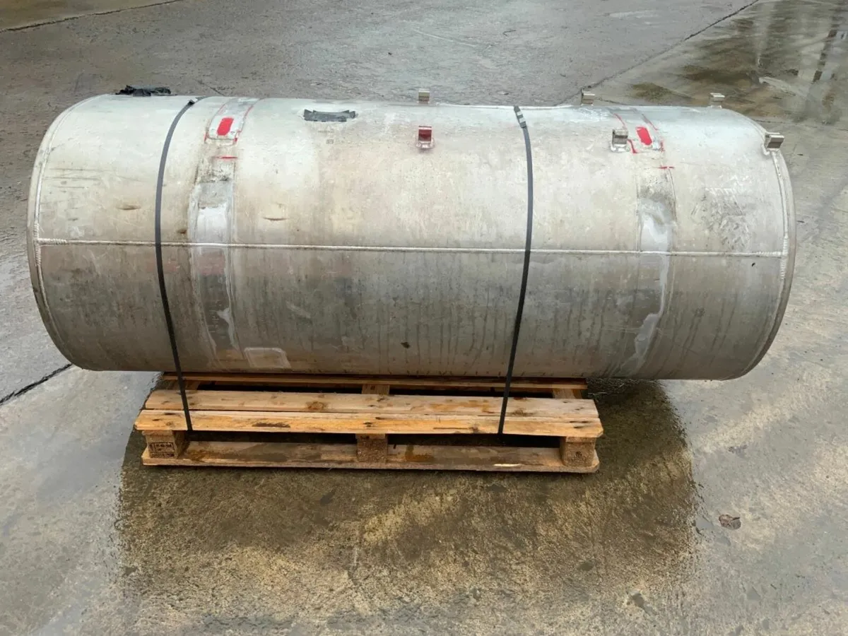 *** VOLVO ALUMINIUM DIESEL TANK...700 LTR. - Image 4
