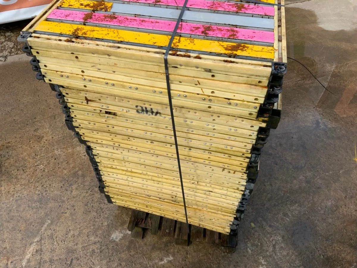 PLASTIC ground mats TILES .....5 euros each. - Image 2