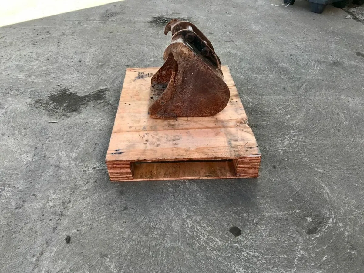 *** 12" MINI DIGGER BUCKET.....25mm PINS ** - Image 4