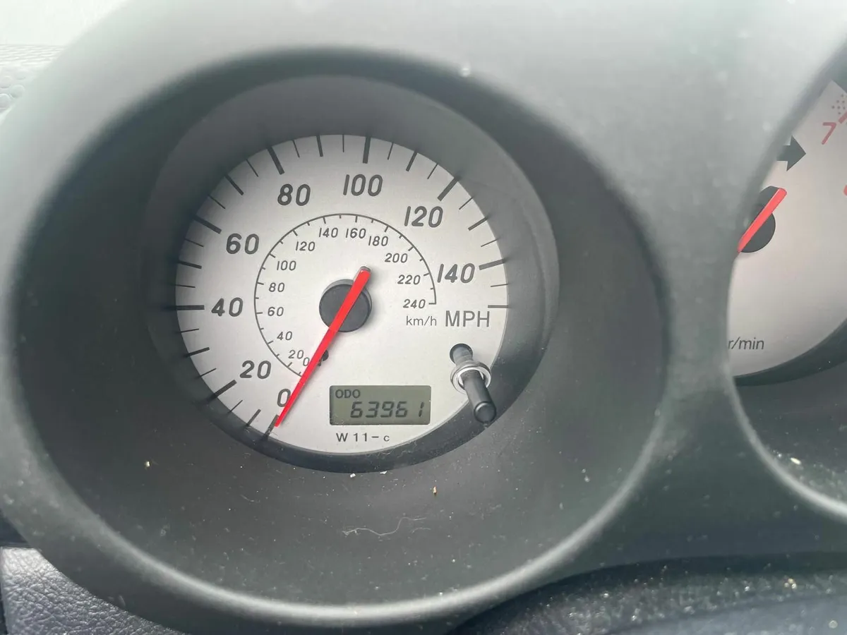 Toyota MR2 2002 - Image 4