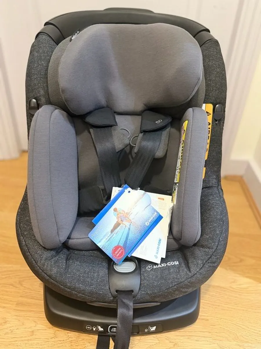 Maxi Cosi AxissFix Plus Baby Car Seat - Image 1