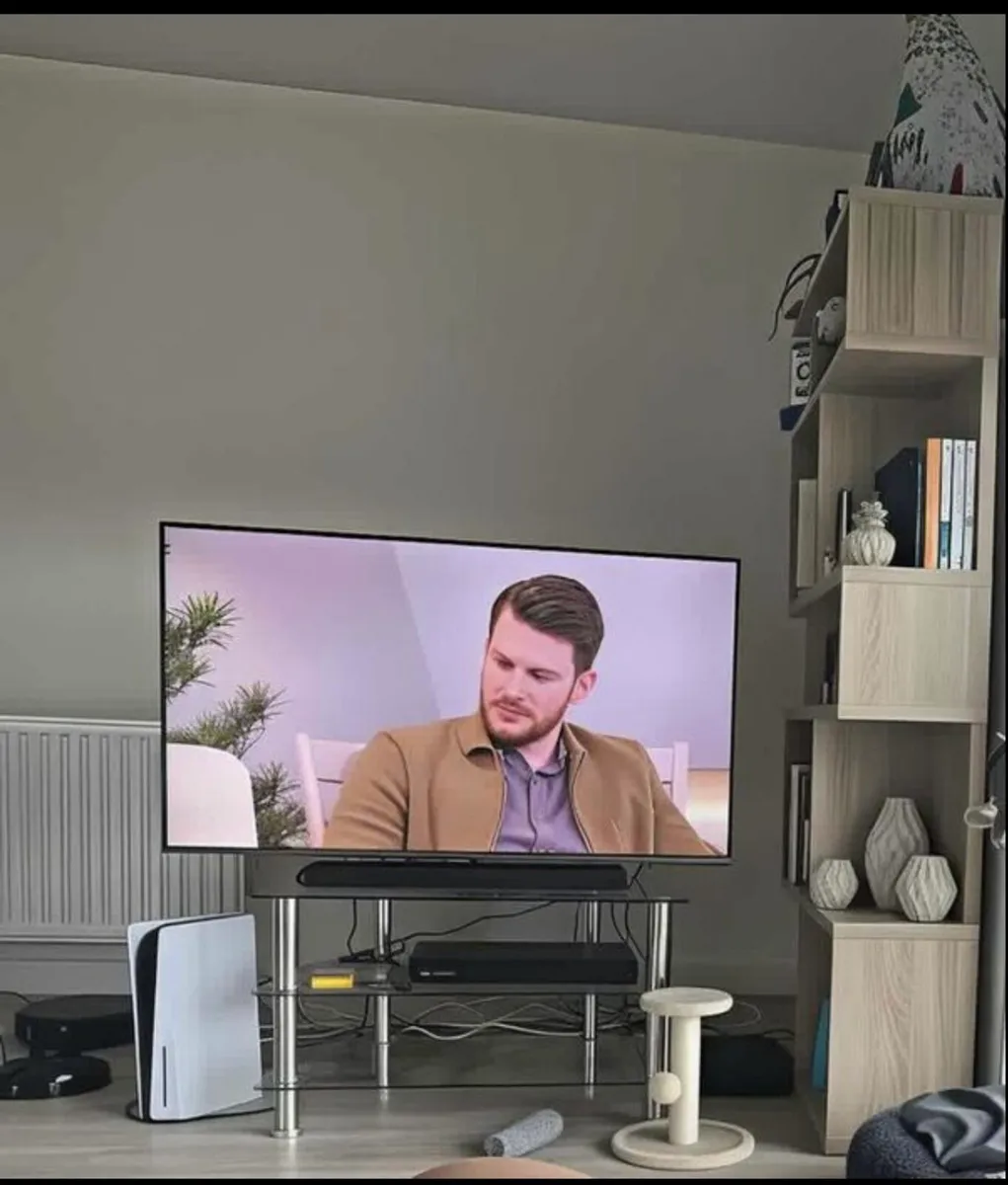 Chrome and Glass TV stand unit - Image 3